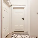 Apartment With A Balcony In Old Town